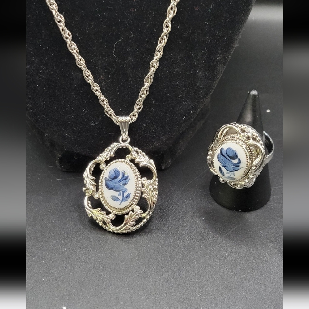 Vintage Whiting and Davis rare hand painted blue rose Porcelain silver set - Picture 8 of 10